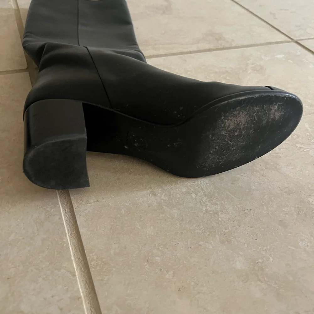 CHANEL Black Leather Heeled Boots - Picture 11 of 13